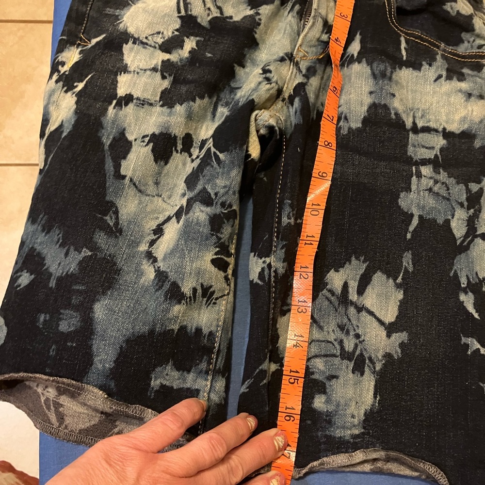 𝅺aeropostale Reverse bleach tie dye Bermuda stretch jean shorts size 4 - Picture 5 of 9